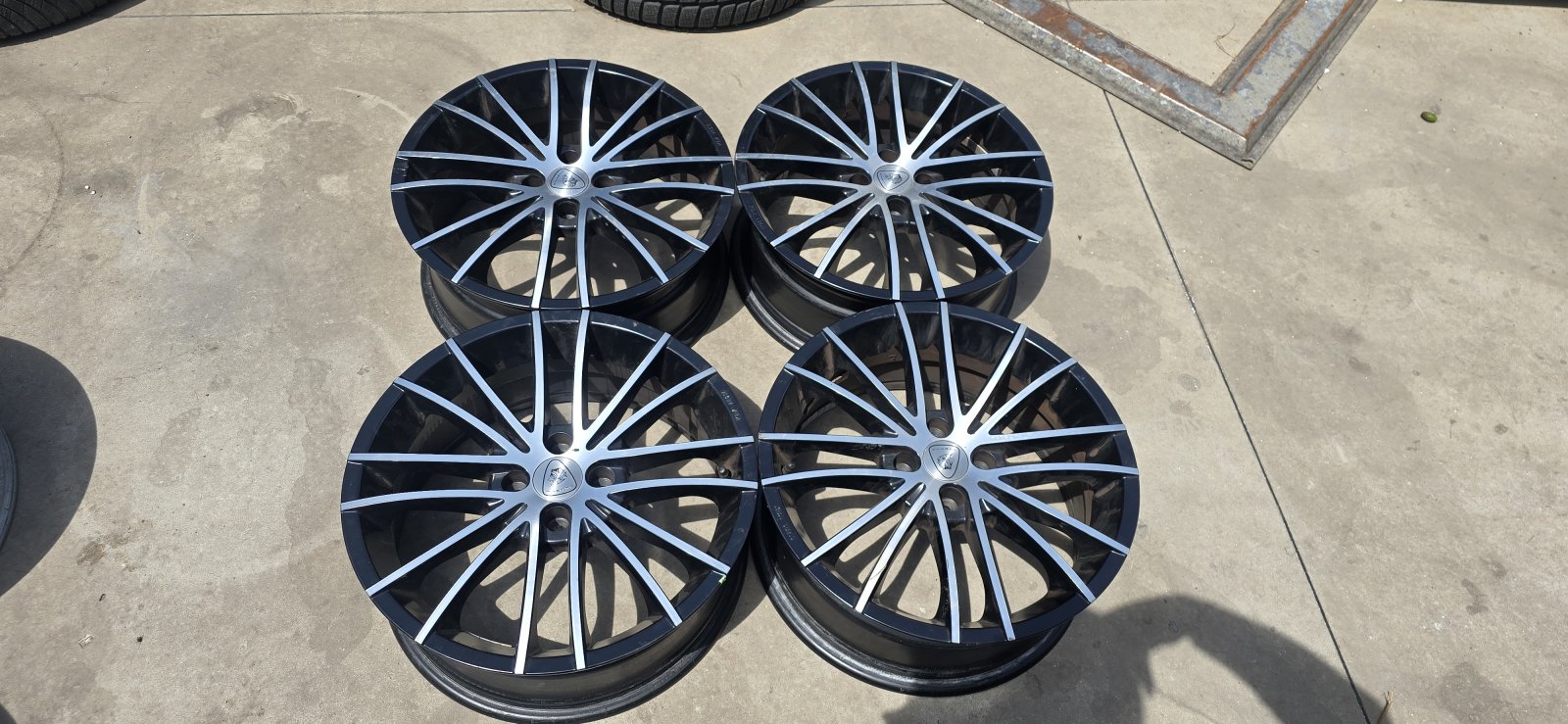 PLATINIUM R17 7J 4X100